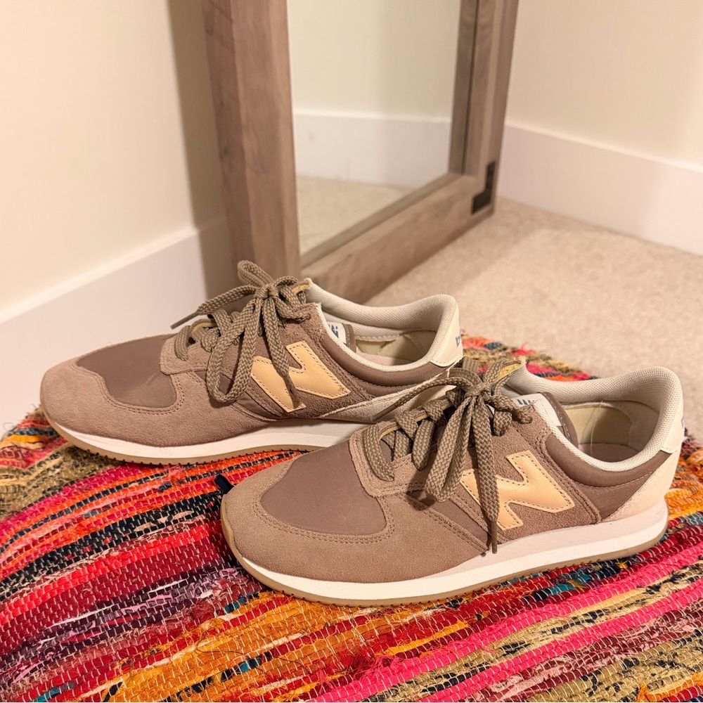 New Balance 420 Women’s Sneakers